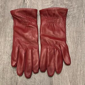 Women’s dark red gloves